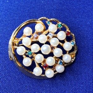 Vintage Gold Tone Keyes Multicolour Rhinestone Faux Pearl Brooch
